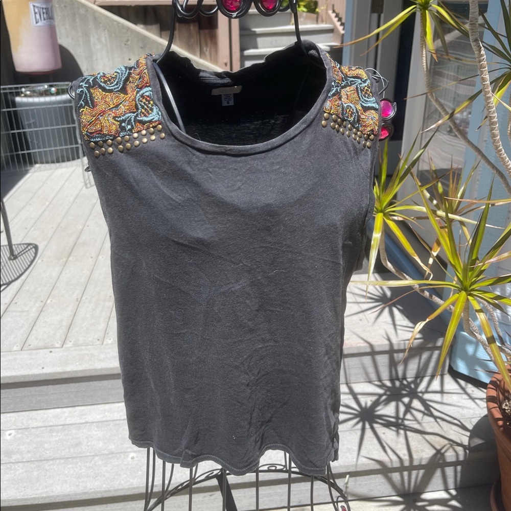 Beautiful detailed muscle tank